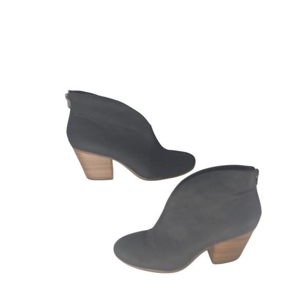 A2 By Aerosoles Shoes - A2 by Aerosoles Gravity Gray Faux Leather V-Cut Ankle Booties Mens 10M Heel Rest